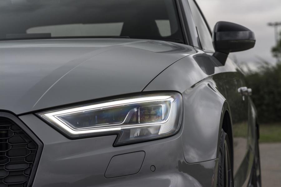Детали экстерьера Audi RS3 Sedan (8V) 2017 года  (UK) (фото 2 из 40)